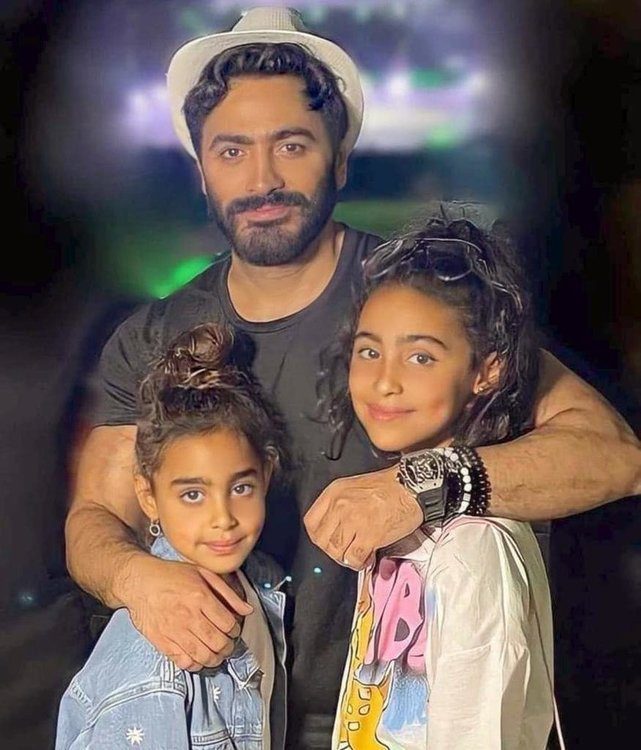 تامر حسني مع ابنتيه