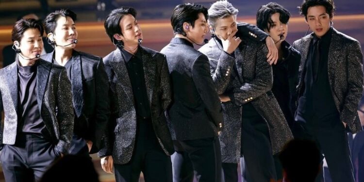 فرقة BTS تمدد سجلها التاريخي كفنان الكيبوب الوحيد الذي يترشح في حفل جوائز قرامي