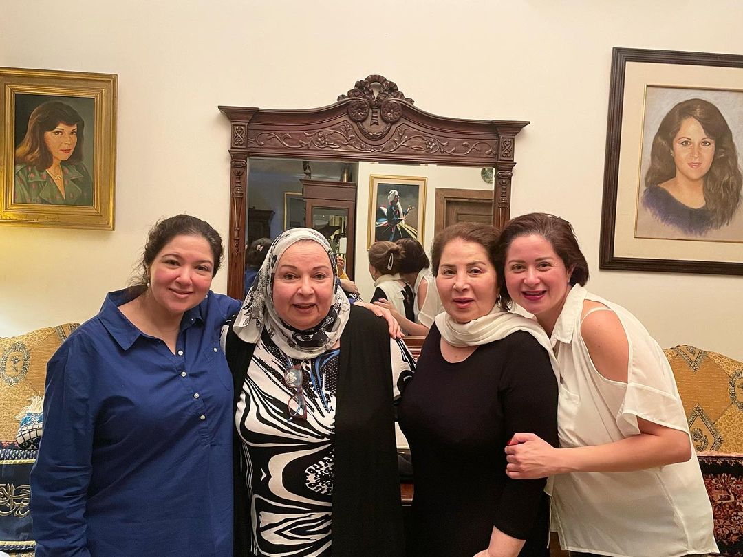 عائلة نور الشريف تحتفل بعيد ميلاد الفنانة بوسي