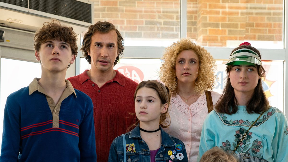 L to R) Sam Nivola as Heinrich, Adam Driver as Jack, May Nivola as Steffie, Greta Gerwig as Babette and Raffey Cassidy as Denise in White Noise.