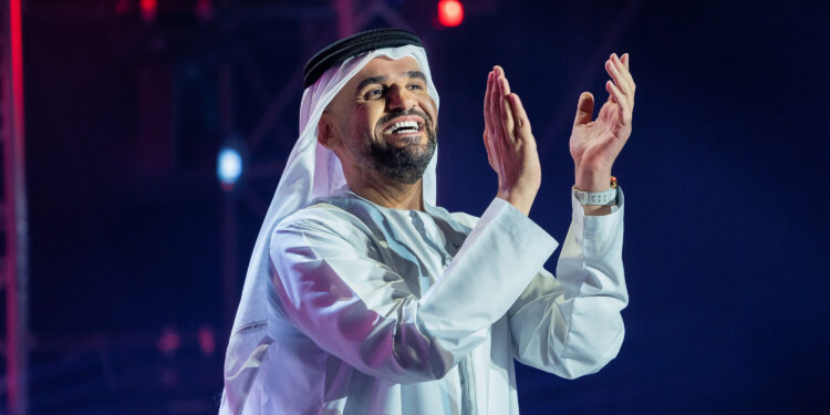 حسين الجسمي يشعل حفله بمناسبة اليوم الوطني الإماراتي