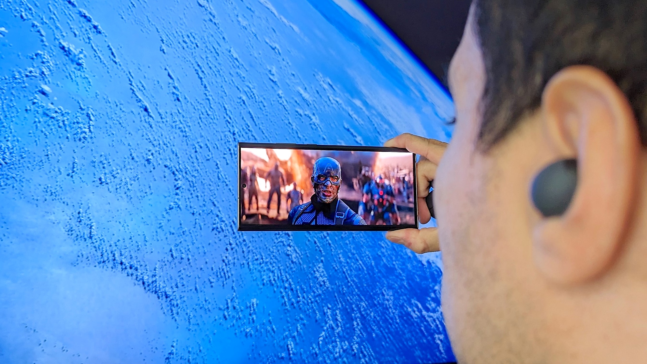 يعرض الهاتف الذكي Samsung Galaxy محتوى Dolby Atmos